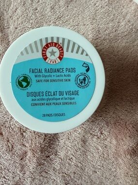First Aid Beauty Facial Radiance Pads